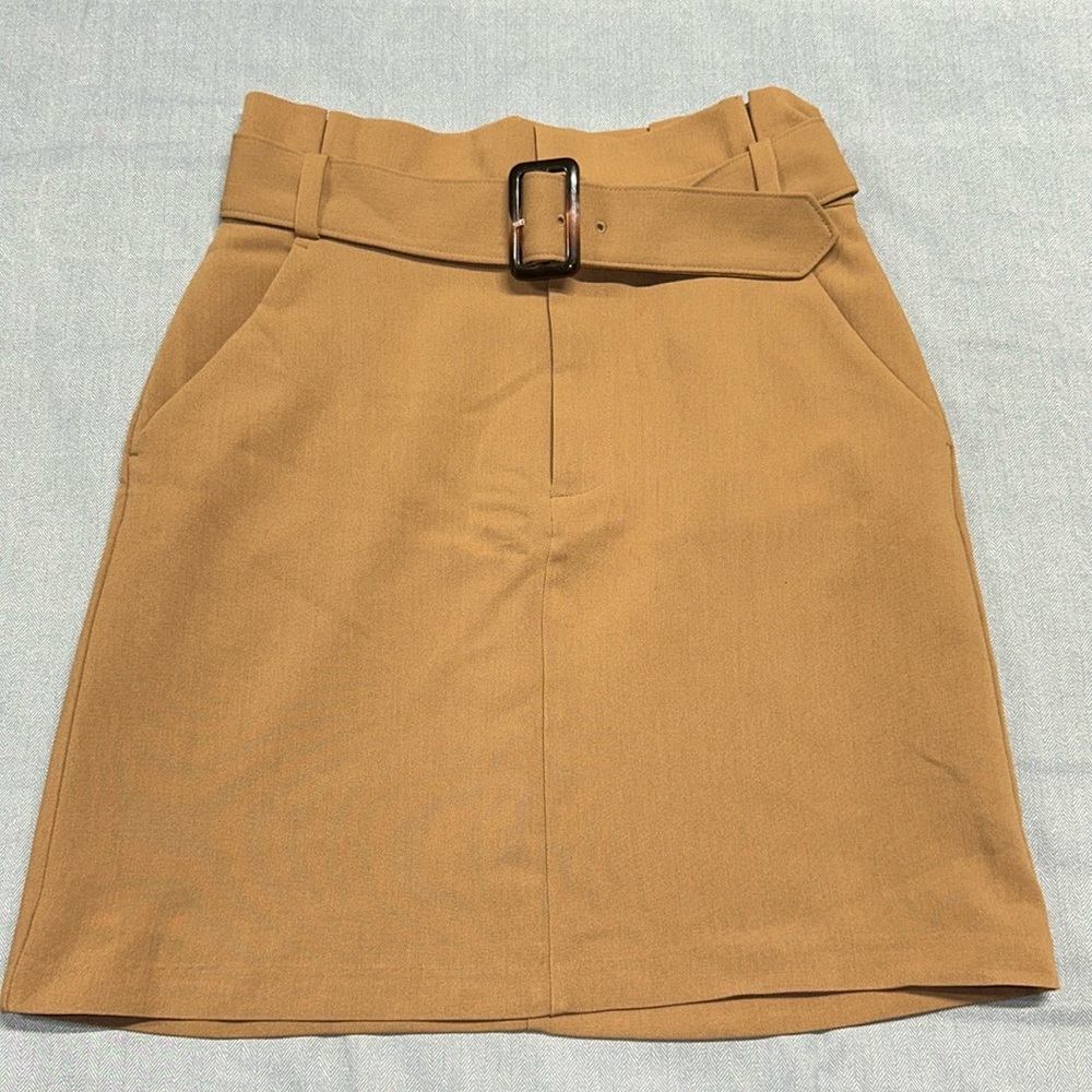 Banana Republic belted pencil skirt, tan size 6P